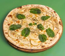 Пицца с грушей и горгонзолой