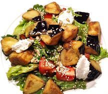 Теплый салат с хрустящими баклажанами