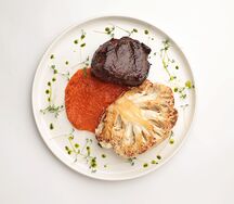 Миньон со стейком из цветной капусты