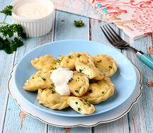 Вареники с домашним сыром и сметаной