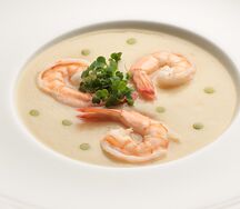 Крем-суп из сельдерея с тигровыми креветками