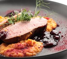 Утиная грудка с пюре из батата