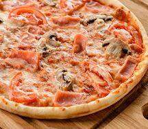 Пицца с ветчиной и грибами