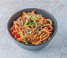 Вок с говядиной, лапша на выбор