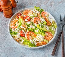 Салат Цезарь с креветками