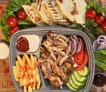 Гирос на тарелке