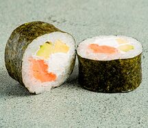 Ролл Сяке авокадо кунсей