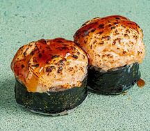 Ролл опаленный с лососем