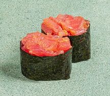 Гункан тунец спайси