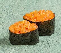 Гункан лосось спайси