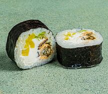 Ролл с мидиями