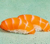 Нигири с лососем