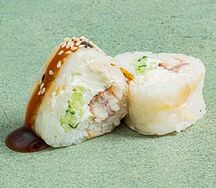 Ролл с угрём в рисовой бумаге