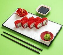 Калифорния со снежным крабом и огурцом