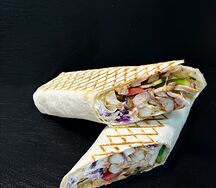 Сырная шаурма на углях с куриным бедром