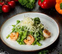 Салат Цезарь с креветкой