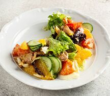 Теплый салат со свининой