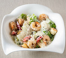 Салат Цезарь с креветками