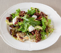 Салат с цыпленком и авокадо