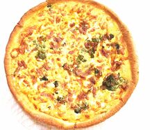 Пирог открытый с красной рыбой и шпинатом