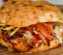 Шаурма в хрустящей булочке