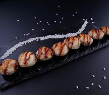 Запеченный ролл с кальмаром