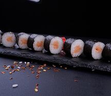 Ролл Сяке хосомаки