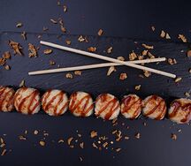 Запеченный ролл с крабом