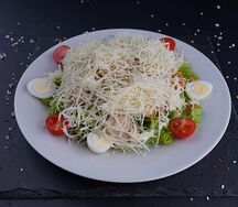Салат Цезарь с курицей