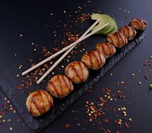 Запеченный ролл с тунцом