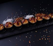 Запеченный ролл с угрем