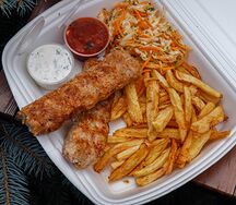 Люля-кебаб куриный с картофелем фри и капустным салатом