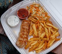 Люля-кебаб куриный с картофелем фри и капустным салатом