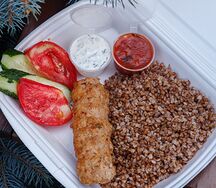 Люля-кебаб куриный с гречкой, помидор, огурец