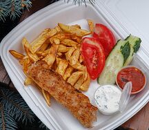 Люля-кебаб куриный с картофелем фри, помидор, огурец