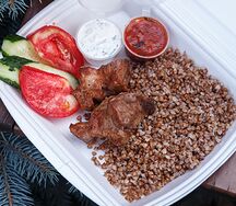 Свинина с гречкой, помидор, огурец