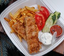 Люля-кебаб куриный с картофелем фри, помидор, огурец