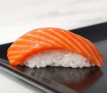 Суши с лососем