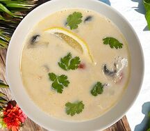 Том кха с морепродуктами 