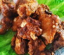 Жареные свиные ребрышки