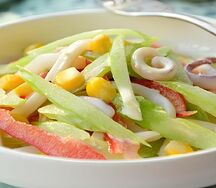 Салат с кальмарами