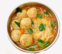 12 Ламен с бульоном и фрикадельками