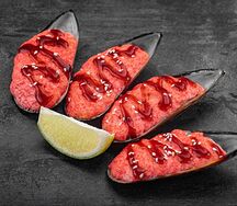 Мидии, запеченные в ракушках под фирменным соусом