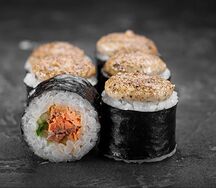 Грибные маки с жареным лососем