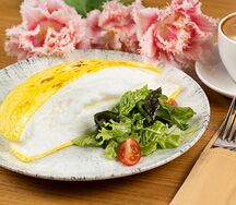 Воздушный омлет Пуляр и микс салата