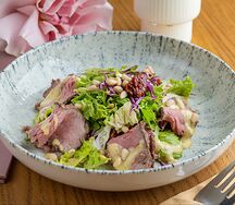 Салат с ростбифом и вялеными помидорами 