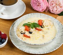 Кукурузная каша с хрустящими лепестками миндаля