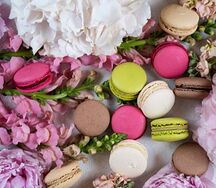 Макаронс Клубника с ликером Бейлис