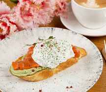 Брускетта с лососем