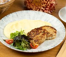 Куриные котлеты с картофельным муссом